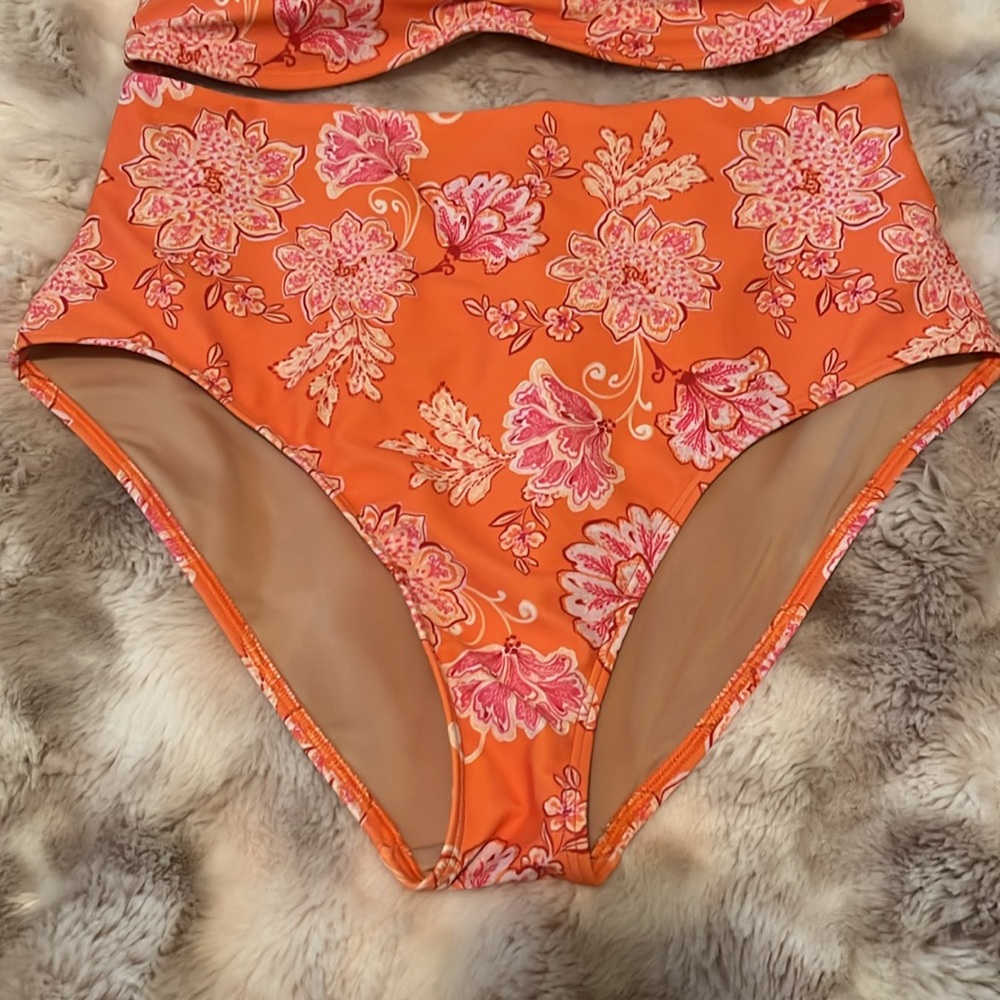 Swimsuit - Picture 4 of 7